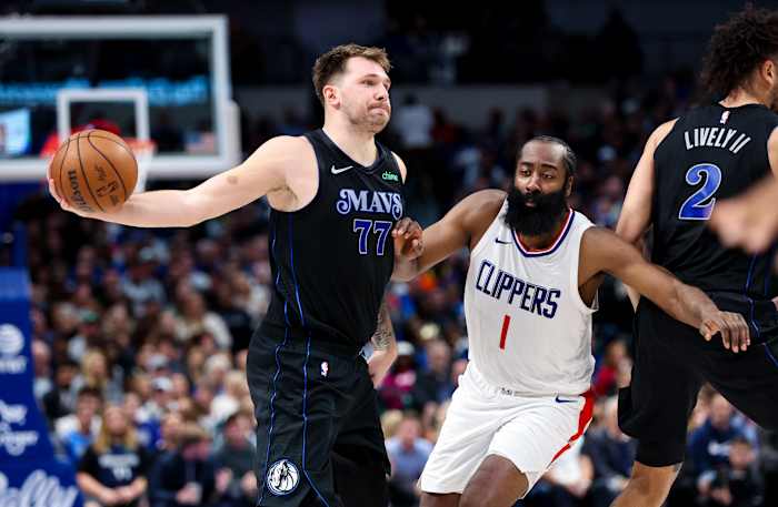 Dallas Mavericks superstar Luka Doncic throwing a pass against the LA Clippers.